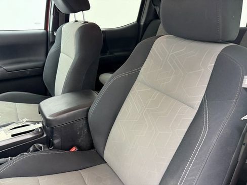 Used 2023 Toyota Tacoma TRD Off-Road image 10