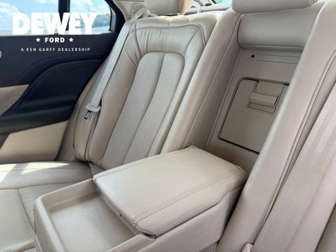 Used 2018 Lincoln Continental Reserve AWD/4WD image 31
