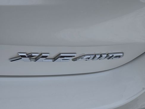 Used 2019 Toyota Highlander XLE image 19