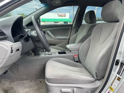 Used 2009 Toyota Camry LE FWD image 13