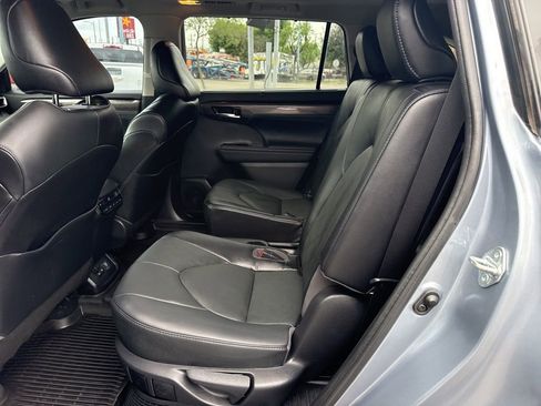 Used 2022 Toyota Highlander Platinum image 18