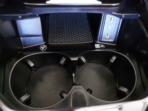 Used 2022 Mercedes-Benz SL 63 AMG 4MATIC w/ Driver Assistance Package image 29