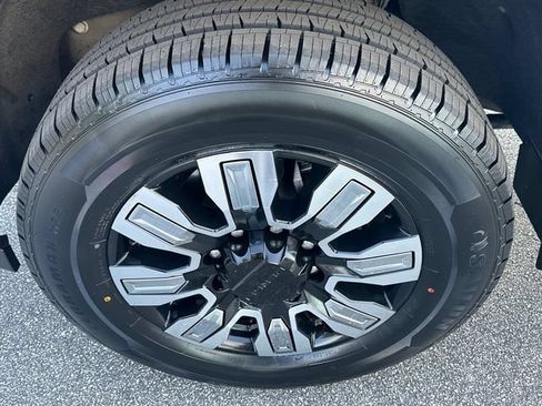 Used 2024 GMC Sierra 2500 Denali w/ Denali Reserve Package AWD/4WD image 11