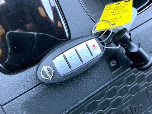 Used 2024 Nissan Frontier PRO-4X w/ Pro Convenience Package AWD/4WD image 15