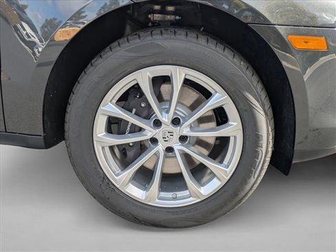 Used 2025 Porsche Macan image 27