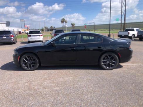 Used 2019 Dodge Charger SXT w/ Blacktop Package RWD image 4