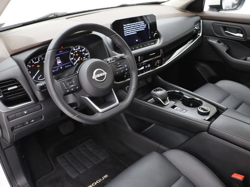 Used 2023 Nissan Rogue SL AWD/4WD image 13