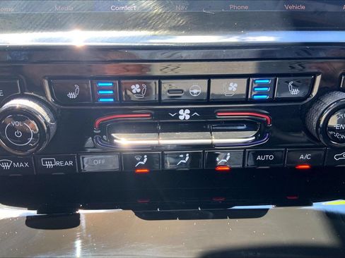 Certified 2025 Jeep Grand Cherokee Summit AWD/4WD image 32