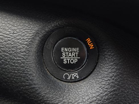 Used 2018 Jeep Cherokee Latitude Plus FWD image 21