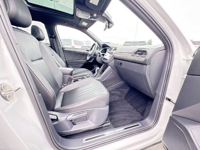 Used 2022 Volkswagen Tiguan SE R-Line AWD/4WD image 29