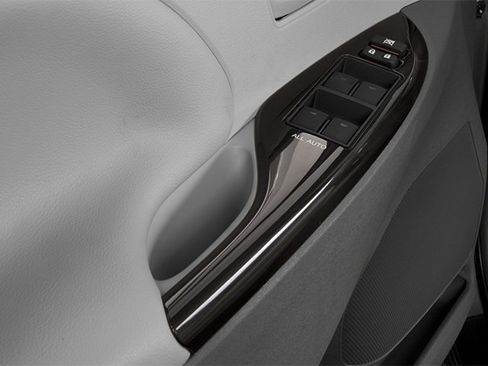 Used 2014 Toyota Sienna LE FWD image 17