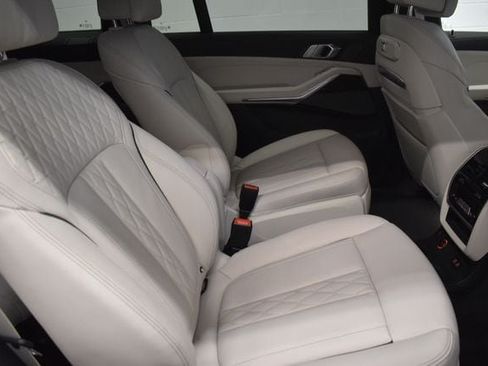 Used 2024 BMW X7 xDrive40i w/ M Sport Package AWD/4WD image 17