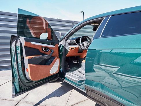 Used 2023 Lamborghini Urus S image 34