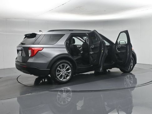 Certified 2021 Ford Explorer XLT w/ Equipment Group 202A RWD image 6