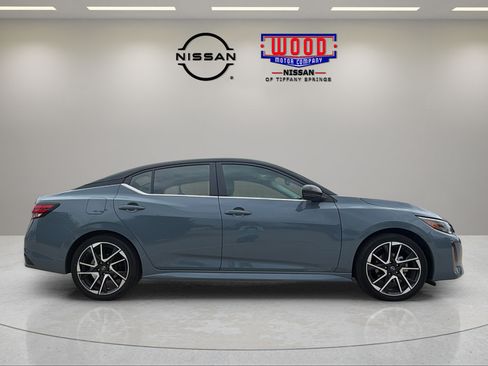 Used 2024 Nissan Sentra SR FWD image 2