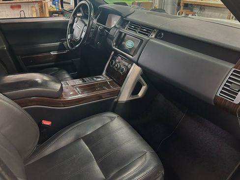 Used 2014 Land Rover Range Rover HSE image 13