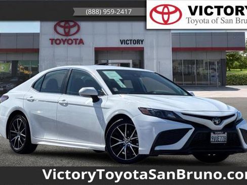 Certified 2023 Toyota Camry SE image 1