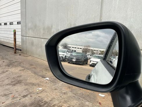 Used 2023 Nissan Rogue S image 18