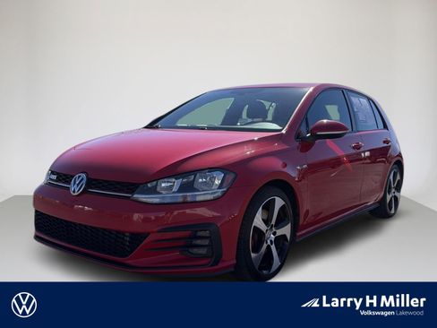 Used 2018 Volkswagen Golf 4-Door image 1