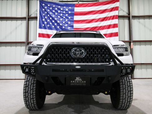 Used 2018 Toyota Tacoma TRD Off-Road AWD/4WD image 2