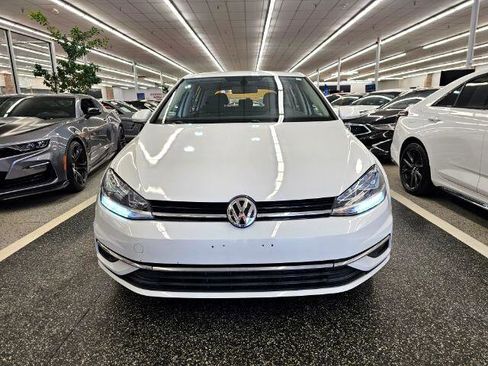 Used 2019 Volkswagen Golf S image 2