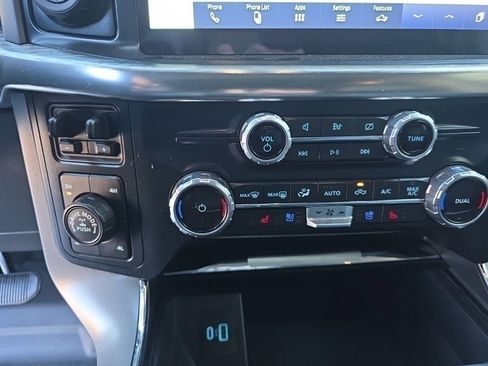 Used 2022 Ford F150 Lariat w/ Max Trailer Tow Package image 24