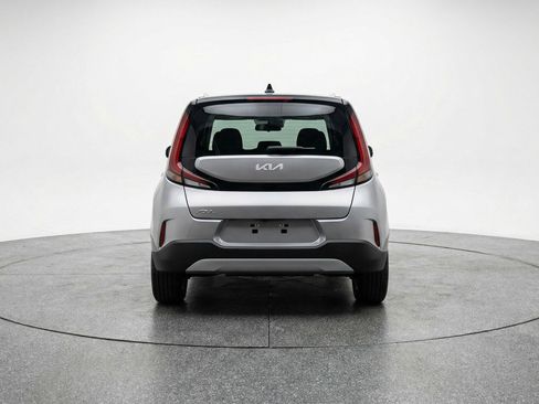 Used 2025 Kia Soul LX w/ LX Technology Package FWD image 7