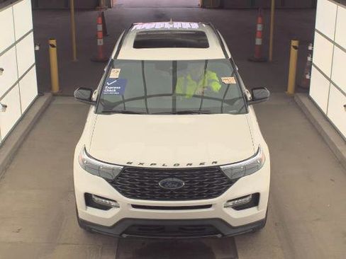 Used 2023 Ford Explorer ST-Line image 3