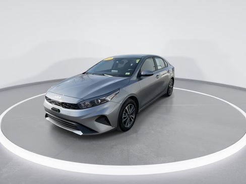 Used 2023 Kia Forte LXS w/ LXS Technology Package image 8