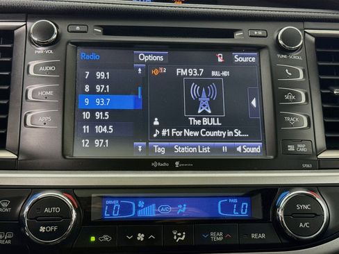 Used 2015 Toyota Highlander XLE AWD/4WD image 14