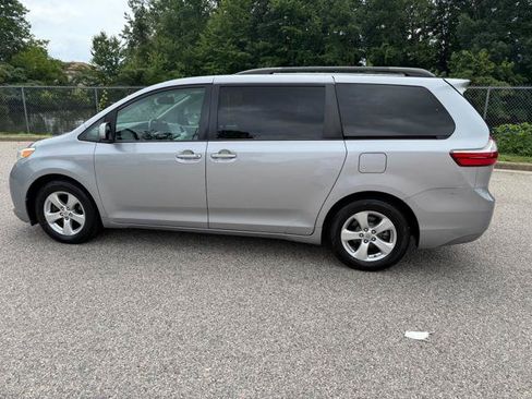 Used 2017 Toyota Sienna LE FWD image 7