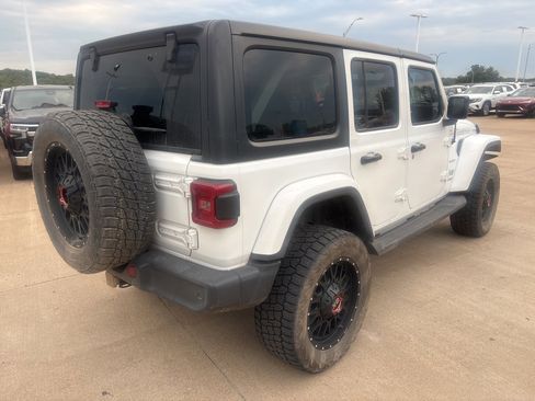 Used 2018 Jeep Wrangler Unlimited Sahara image 5