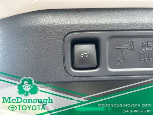 Used 2024 Ford Expedition Platinum AWD/4WD image 9