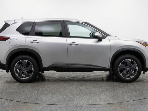 Used 2025 Nissan Rogue SV image 11