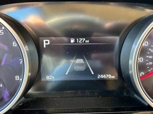 Used 2024 Kia Carnival EX FWD image 15