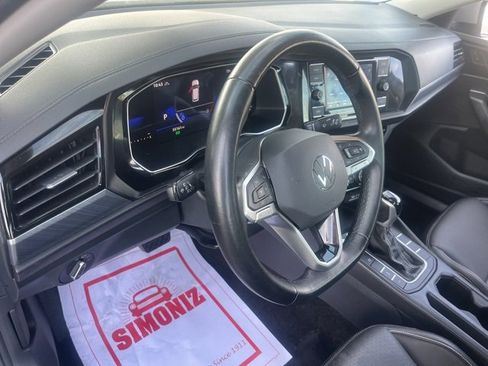 Used 2024 Volkswagen Jetta SE image 9