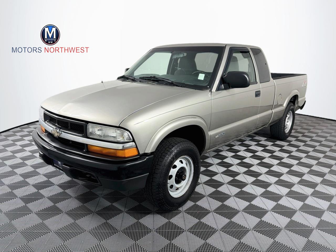 Used 2001 Chevrolet S10 Pickup 4x4 Extended Cab image 1