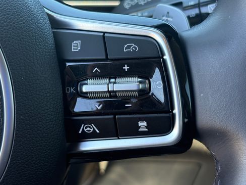 Certified 2025 Kia Carnival EX FWD image 22