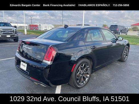 Used 2018 Chrysler 300 S w/ 300S Premium Group image 8