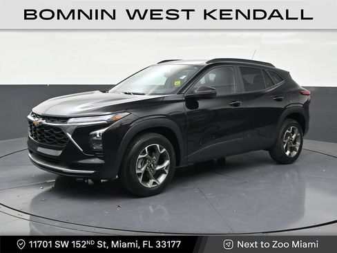 Used 2024 Chevrolet Trax LT FWD image 1