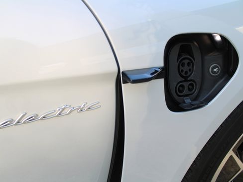 Certified 2025 Porsche Taycan image 36