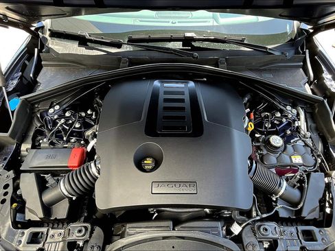 New 2025 Jaguar F-PACE R-Dynamic S image 11