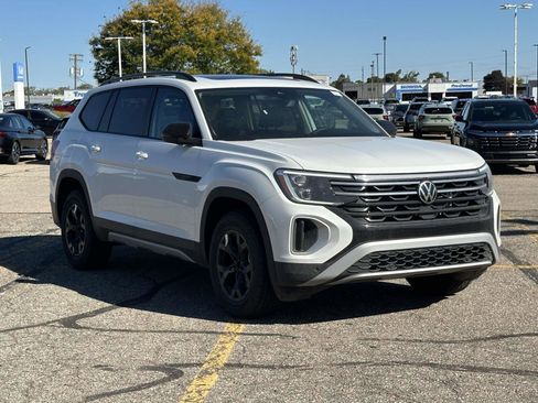 New 2026 Volkswagen Atlas Peak Edition image 7