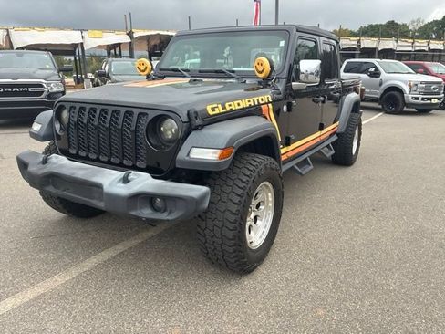 Used 2020 Jeep Gladiator Sport AWD/4WD image 2