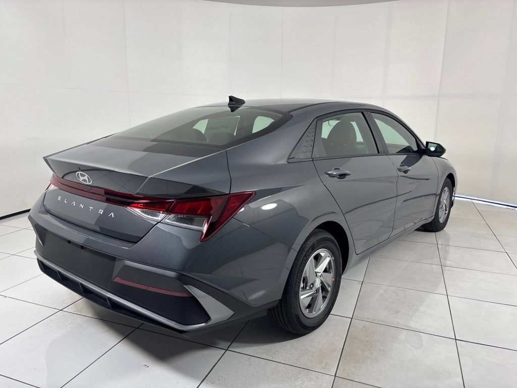 New 2026 Hyundai Elantra SE FWD image 5