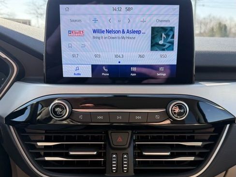 Used 2022 Ford Escape SE image 10