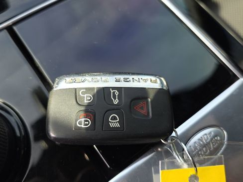 Used 2019 Land Rover Range Rover Velar R-Dynamic SE image 28