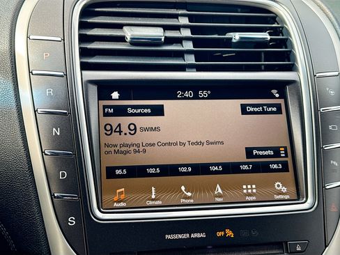 Used 2018 Lincoln MKX Reserve w/ Driver Assistance Package image 16