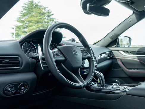 Used 2024 Maserati Levante GT Ultima image 17