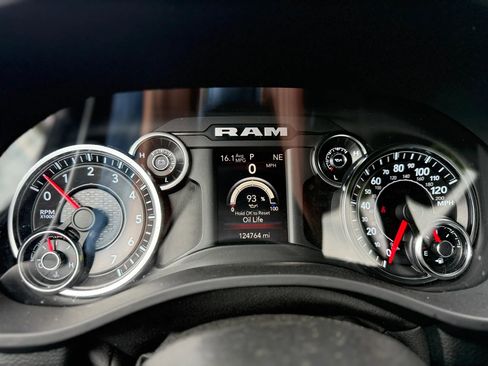 Used 2020 RAM 1500 Big Horn AWD/4WD image 37